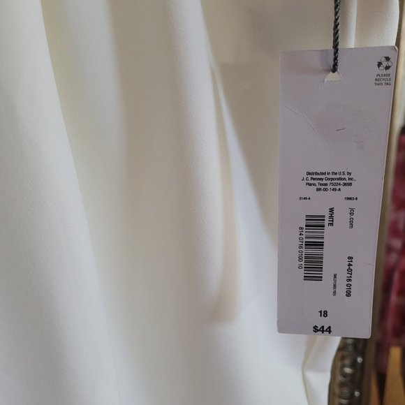 White Skirt, size 18 - Picture 3 of 3